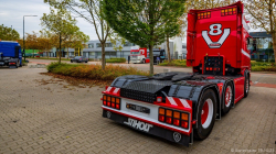 20251019-Tom-Holding-00209